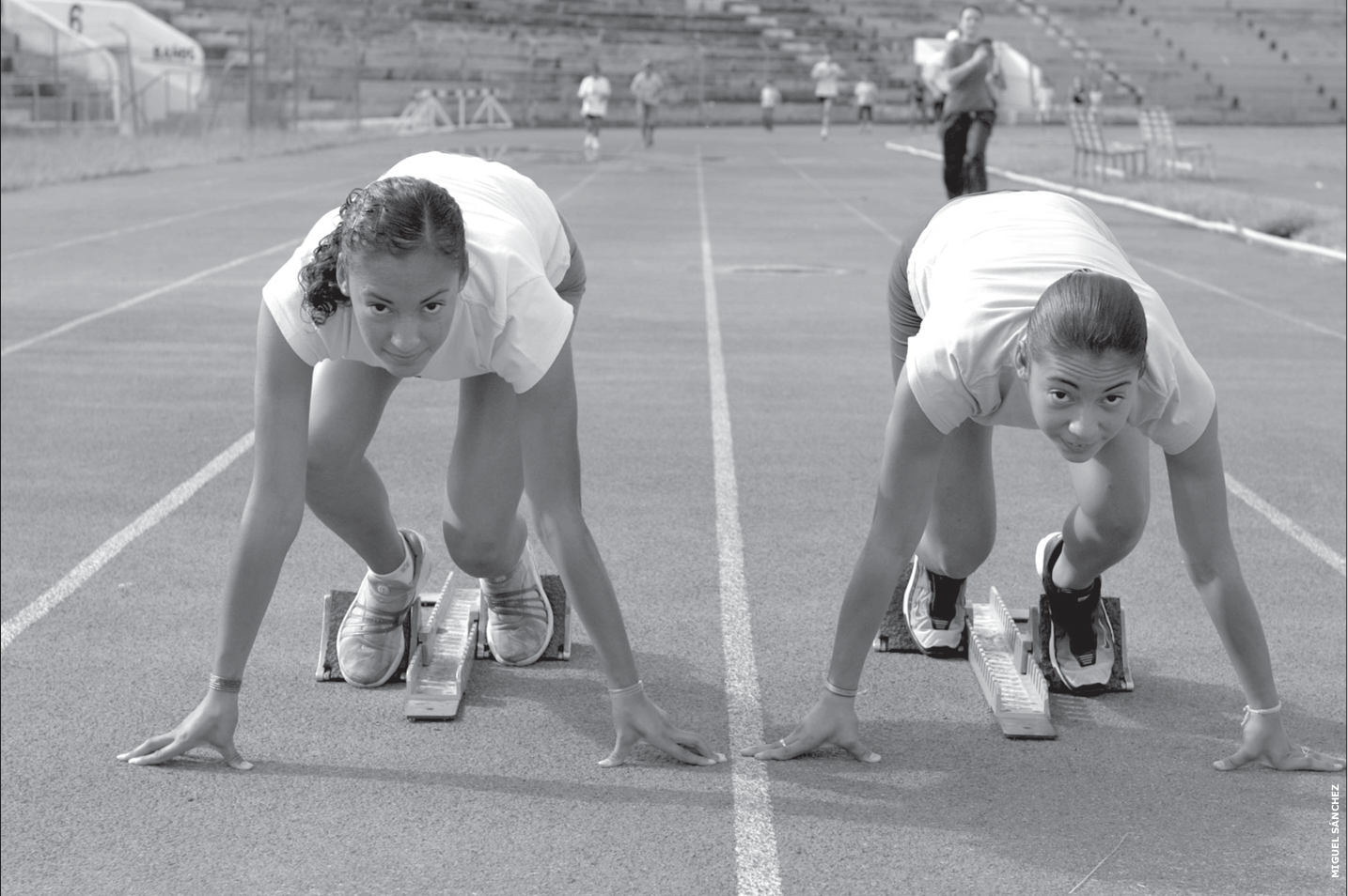 Fotografia de maye en la pista de atletismo